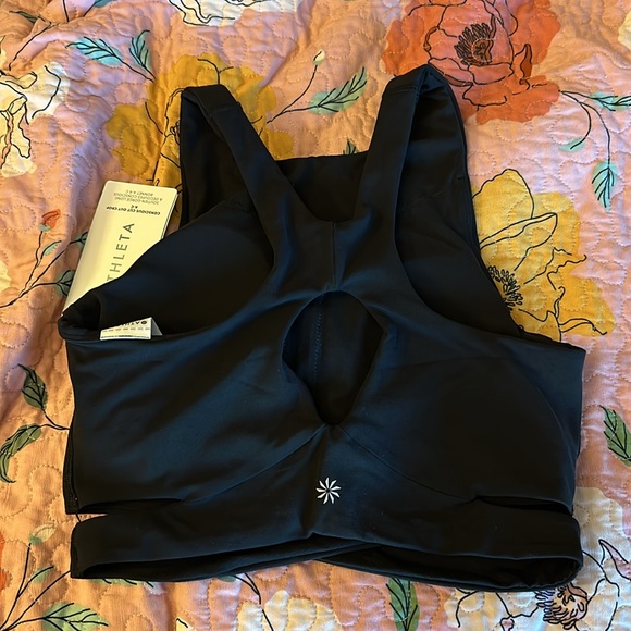 Athleta Conscious Cut Out Crop Sport bra size A-C Small nwt black - Picture 4 of 7